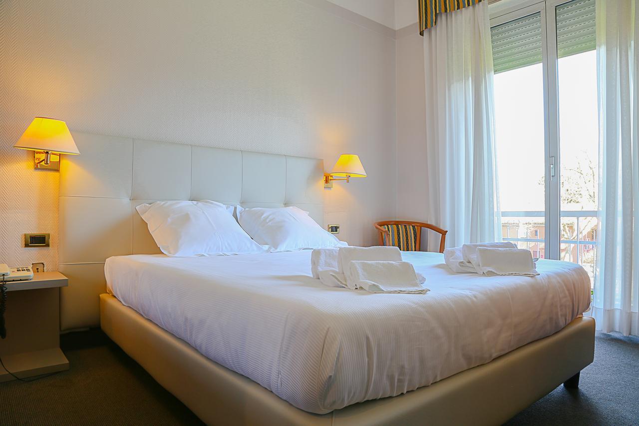 Hotel Augustus Fano Eksteriør billede